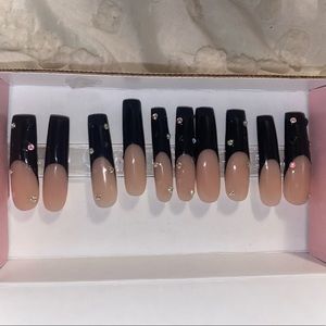 Press on mail sizes thumb to pinky : Xs,s,m,s, xs